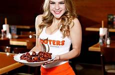 hooters moscow
