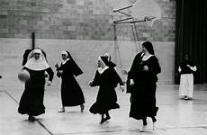 nuns mashable habits vine vara habit doing retronaut suore pilgrim