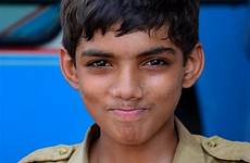 pakistaanse padvinder jonge gelukkige garçon heureux pakistanais jeunes
