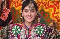 girls balochistan pashtun afghanistan balochi pakistan pakistani baloch pk diversity peshawar pukhtoon sindhi fashions economy pakhtun tradition donnent