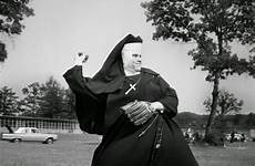 nuns nun vintage fun catholic habits having baseball psbattle throwing everyday 1950s comments christ bride nunsense funny roman retronaut mashable