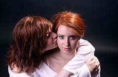kissing sisters redheaded