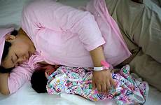china breastfeeding sleeping son mother ap finds linked study beijing maternity qi ward breastfeeds tiantan hospital her old day foxnews