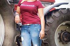 girl country girls sexy hot farm redneck women farmer big cowgirl jeans tractors farmall trucks thick trucker tracteurs chick cowgirls