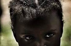 uganda olhar enfant neri eyes faces clandestino viajante negras kid regard ugandan lusile17 bonitas belli bellasecretgarden rostos africans compreende quem