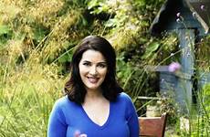 lawson nigella chef celebrity controversial shots curvaceous added