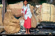 garbage india collection rag picker girl alamy stock mumbai shoulder bag