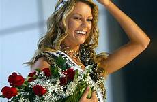 jennifer 2004 universe miss hawkins years australia pageant look winner won wins pictured over old au critical beauty crowned ecuador