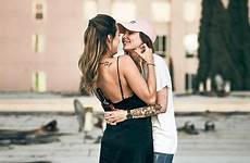 lesbian instagram cute lesbians love kissing salvo camden scott couple hembra club saved lésbico
