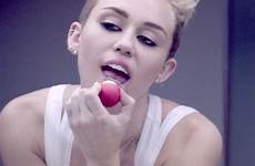 miley lip eos balm cyrus lips stop bleed has kim maybe answer which time makeup isn chapstick mi substantial massive