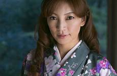 ryo strips kimono hitomi milf japanese off her gorgeous