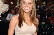 amanda bynes sexy young hot bra cute size celebrity original theplace2 times weapon she secret babe face 2006 theplace movies