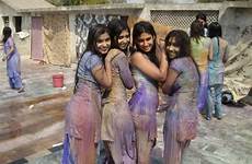 girls holi hot desi indian pakistani playing teen rain lahore lums university mobile beautiful school wallpapers dubai wallpaper college suraj