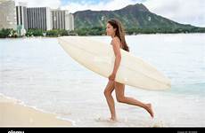 surfer surfboard waikiki hawaiian oahu bikini caucasian prancha correndo surfista