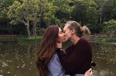 lesbianas kiss lesbische casal bisexual parejas gesicht lésbicas escolher álbum zapisano artigo gemerkt lia pls imagine
