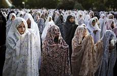 veils muslim islam wear muslims why religious do women chador head dress face convert cloak kind length large another robe