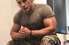 military army handsome hunks soldaten cops dudes muscular männer wannabe militaire masculine parfait jungs bärtiger robuste polizisten hübsche