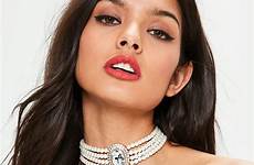 necklace pearl choker white wearing