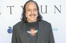 ron jeremy charged assault penis vergewaltigung wegen counts sexually pornodarsteller attends charges assaulted pal sued darsteller ausgeweitet anschuldigungen knast drohen