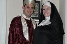 priest sacerdote monja blogodisea embarazada
