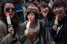 penis festival japanese dick worshipping japan phallic phallus country which man woman nsfw kinda japans biggest has lollipops dia kanamara