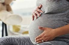 grossesse tardive enceinte risques complications magicmaman ventre