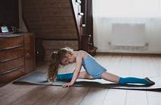 stretches gymnasts splits flexibility improve