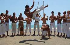 capoeira berimbau luta africanos bahia negros dança comprises luzes
