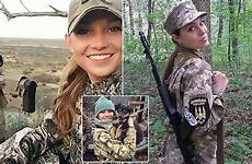 ukraine soldiers female fighting frontline force after