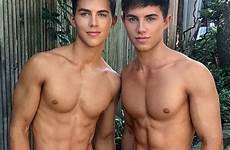 hommes shirtless males couples buff