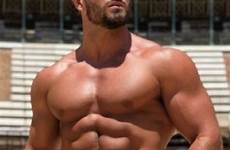 shirtless beefy hunks hommes shredded ripped mean