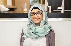 khalifa hijab wearing cewek petisi bintang saudi heboh dubes dorong jadi farmers aneh sja prilaku kmi threesome fez arrependeu