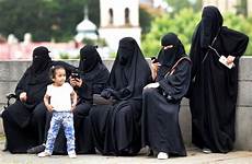 voile niqab musulmans visage islamique voiles burqa hidjab hijab confusions beaucoup vano tbilissi géorgie portant août