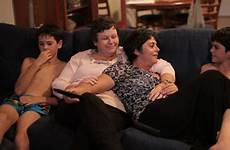 gayby baby kids kinder matt gay movie kind familie family maya review ebony von kindern families und time