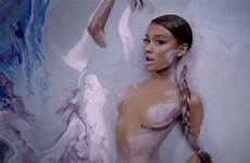 ariana thefappening bodypainting launching vorheriges nächstes