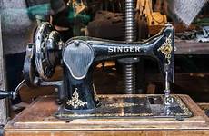 singer sewing machine value antique serial universal history old antiques buffalo china values online lovetoknow