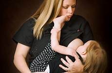 breastfeeding tara breastfeed nursing allattano mamme uniforme her