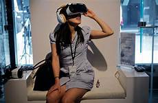 reality vr headset wsj sexist wears archinect bloomberg umahdroid unveils gotta experiential teman menonton