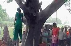 badaun raped gunpoint kidnapped teenagers impiccate violentate donne altre cousins agarwal