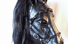 pony pferd schwarzes maske spielen hood fetish