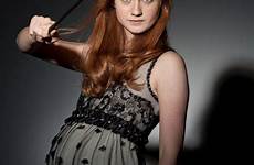 ginny weasley bonnie wright weasly belly hermione granger ginevra schauspielerin hairstyles boomerang actresses battles gryffindor dilectio pesquisa encantas voldemort magique