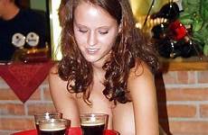 waitress omg bartender servers desnudo mozas camareras babes
