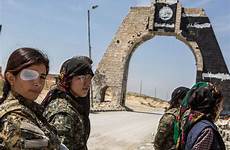 kurdish fighters female ypj isil syria fighter ypg jazeera battling droit morales mauricio presa guardianas guardianes aljazeera retaken