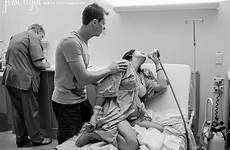 birth photography around pain delivery mom huffingtonpost gorgeous his dad
