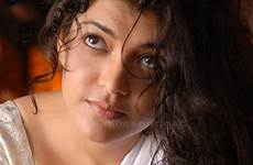 kajal agarwal actress aggarwal hot cleavage boobs sexy telugu indian saree blouse hanging latest clevage navel heroines show wet bikini