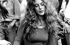 woodstock hippies bohemian 70s iconic dance hippy 60s mouvement frau années poulbot blanc weiblich oldpicsarchive late
