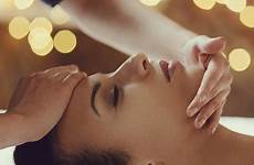 massage relaxing masaje relajante freepik receiving afroamericana recibe
