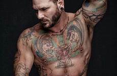 tattoos humain inked tatoués torse