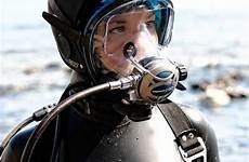 scuba frogwoman diving wetsuit anzug regen tauchen erg mooie kleid respirator duiken dive pakken