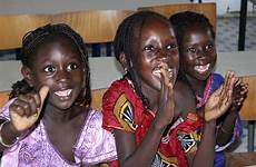 gambian hygiene menstrual taboo filles jamais pieds unesco africa permet éducation sortir pauvreté vies pourtant dianova tackling